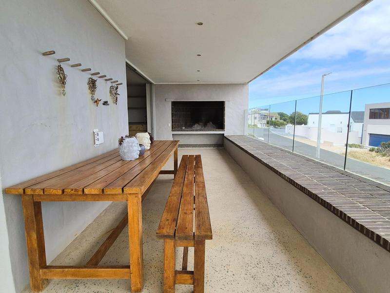 4 Bedroom Property for Sale in Perlemoenbaai Western Cape